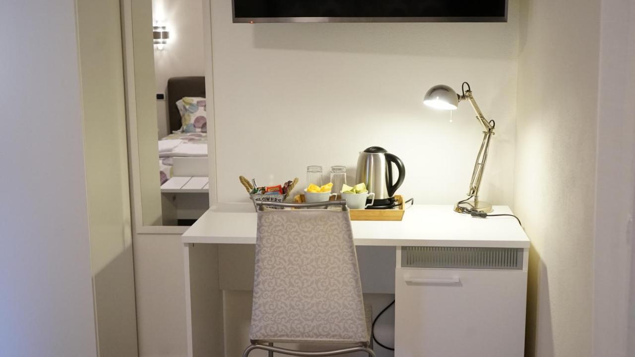 The White Building - Rooms กอสเตร์มาโน ภายนอก รูปภาพ